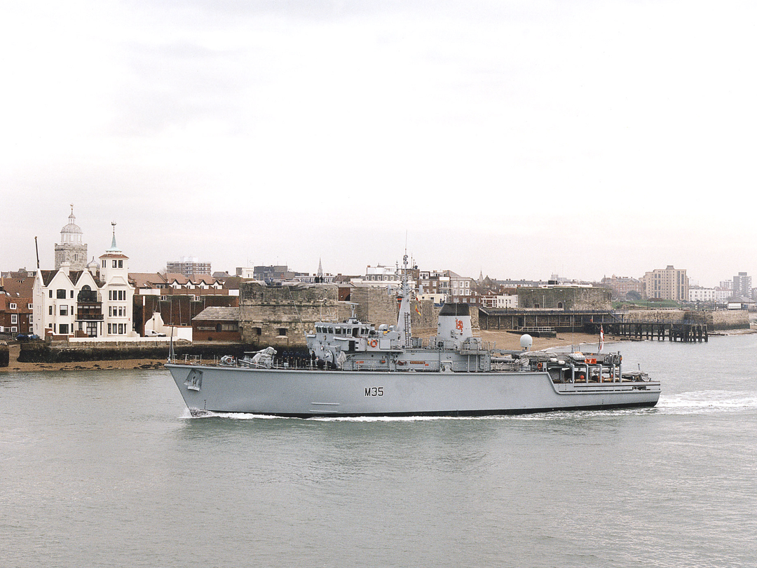 HMS Dulverton (M35) Royal Navy Hunt Class Mine Warfare Vessel Passing Old Portsmouth Photo Print Wall Art Decor Posters, Prints, & Visual Artwork Hampshire Prints 6 x 4 No Frame No
