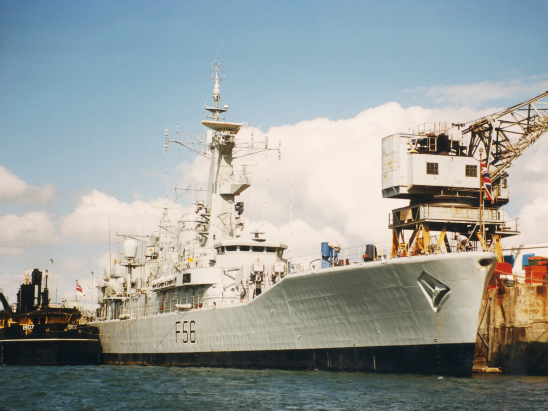 HMS Argonaut (F56) Royal Navy Leander Class Frigate Alongside Photo Print Wall Art Decor Posters, Prints, & Visual Artwork Hampshire Prints 6 x 4 No Frame No