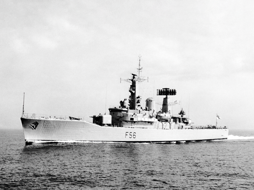 HMS Argonaut (F56) Royal Navy Leander Class Frigate Underway Photo Print Wall Art Decor Posters, Prints, & Visual Artwork Hampshire Prints 6 x 4 No Frame No