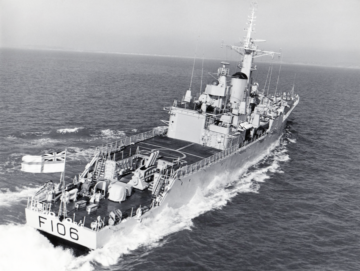 HMS Brighton (F106) Royal Navy Rothesay Class Frigate Starboard Quarter Photo Print Wall Art Decor Posters, Prints, & Visual Artwork Hampshire Prints 6 x 4 No Frame No