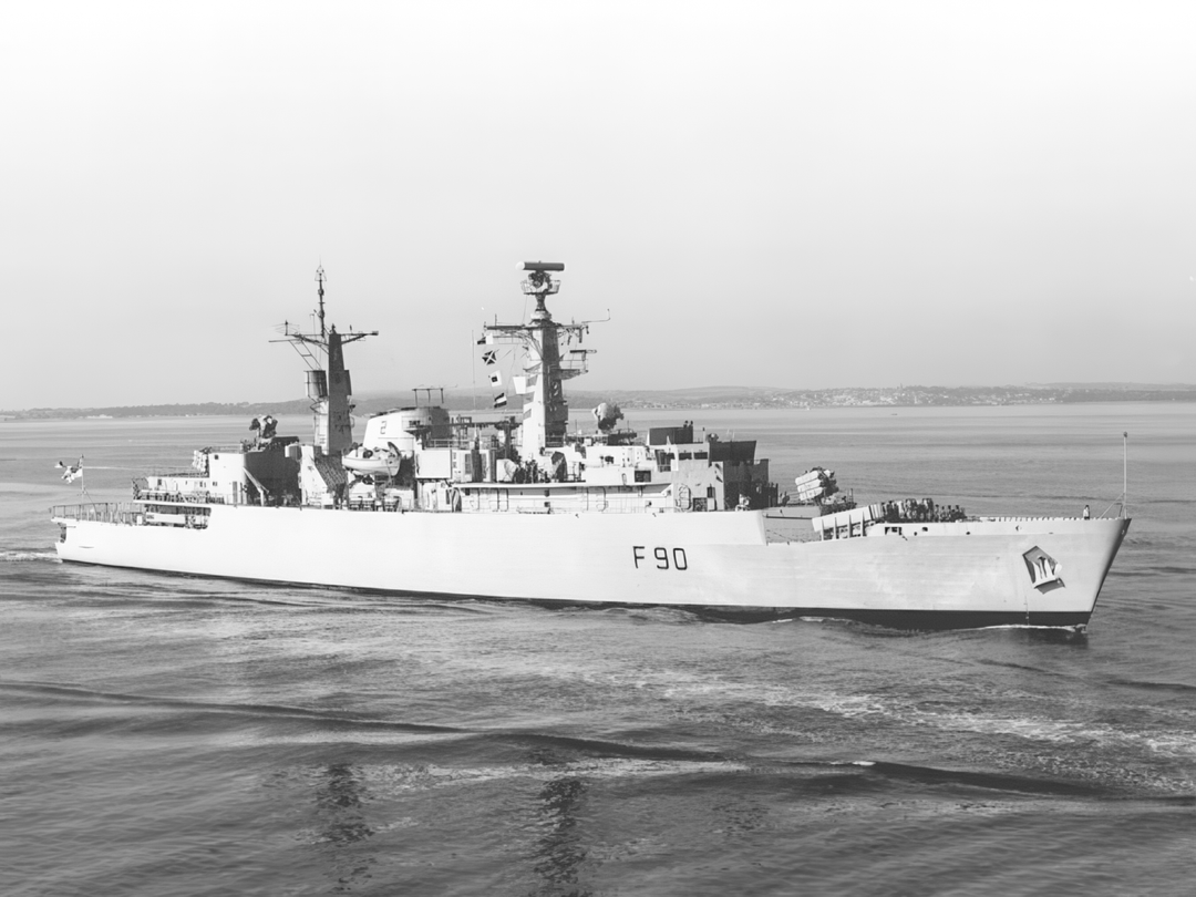 HMS Brilliant (F90) Royal Navy Type 22 Frigate Entering Portsmouth Photo Print Wall Art Decor Posters, Prints, & Visual Artwork Hampshire Prints 6 x 4 No Frame No