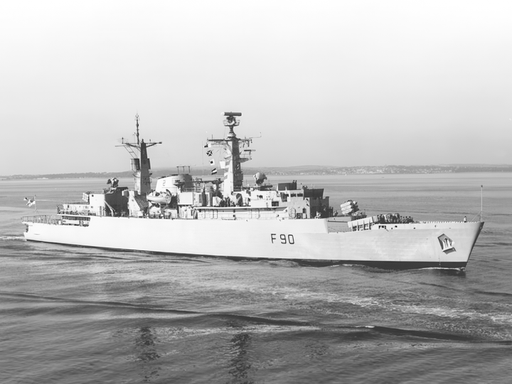 HMS Brilliant (F90) Royal Navy Type 22 Frigate Entering Portsmouth Photo Print Wall Art Decor Posters, Prints, & Visual Artwork Hampshire Prints 6 x 4 No Frame No