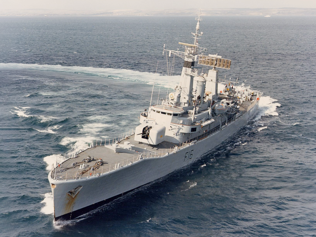 HMS Diomede (F16) Royal Navy Leander Class Frigate Turning to Starboard Photo Print Wall Art Decor Posters, Prints, & Visual Artwork Hampshire Prints 6 x 4 No Frame No