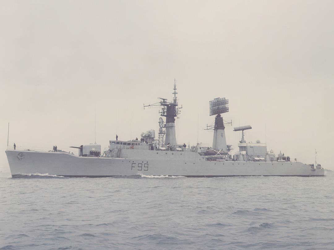 HMS Lincoln F99 Salisbury Class Frigate Port Beam View Photo Print - Posters, Prints, & Visual Artwork - by Hampshire Prints (image 1 of 9)