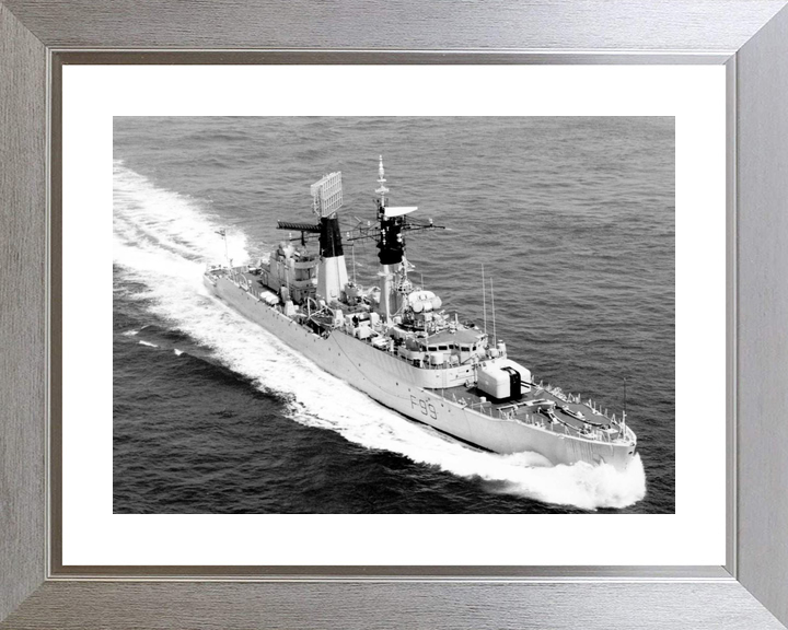 HMS Lincoln F99 Salisbury Class Frigate High Starboard Bow View Photo Print - Posters, Prints, & Visual Artwork - by Hampshire Prints (image 6 of 9)