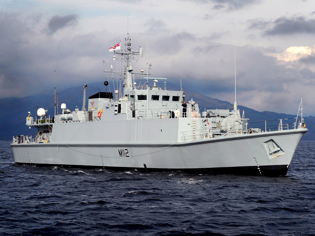 HMS Shoreham M112 Sandown Class Minehunter Low Starboard View Photo Print - Posters, Prints, & Visual Artwork - by Hampshire Prints (image 1 of 9)