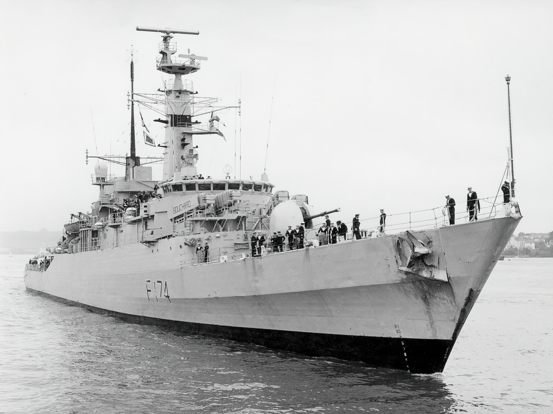HMS Alacrity (F174) Royal Navy Type 21 Frigate Starboard Bow View Photo Print Wall Art Naval Decor Posters, Prints, & Visual Artwork Hampshire Prints 6 x 4 No Frame No