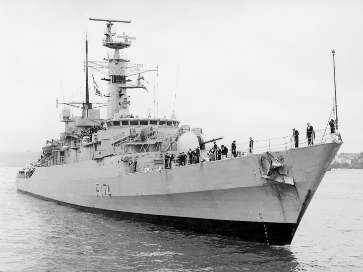 HMS Alacrity (F174) Royal Navy Type 21 Frigate Starboard Bow View Photo Print Wall Art Naval Decor Posters, Prints, & Visual Artwork Hampshire Prints 6 x 4 No Frame No
