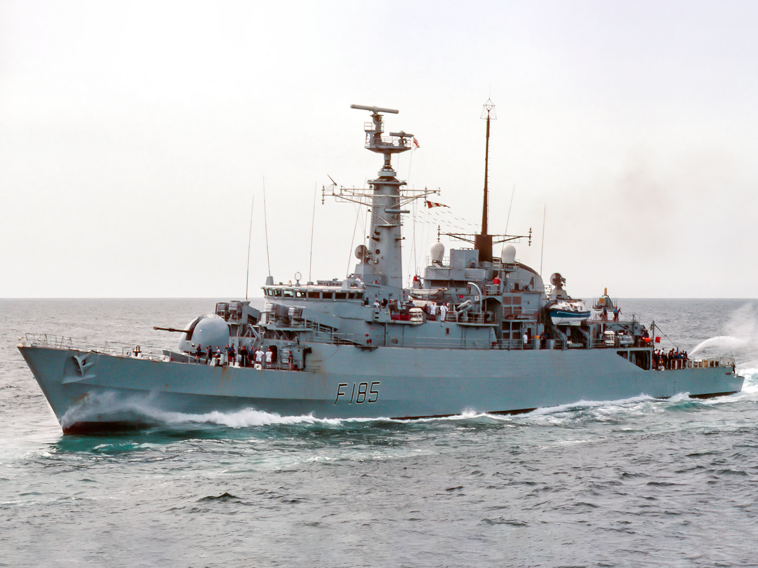 HMS Avenger (F185) Royal Navy Type 21 Frigate Underway Port Side View Photo Print Wall Art Decor Posters, Prints, & Visual Artwork Hampshire Prints 6 x 4 No Frame No