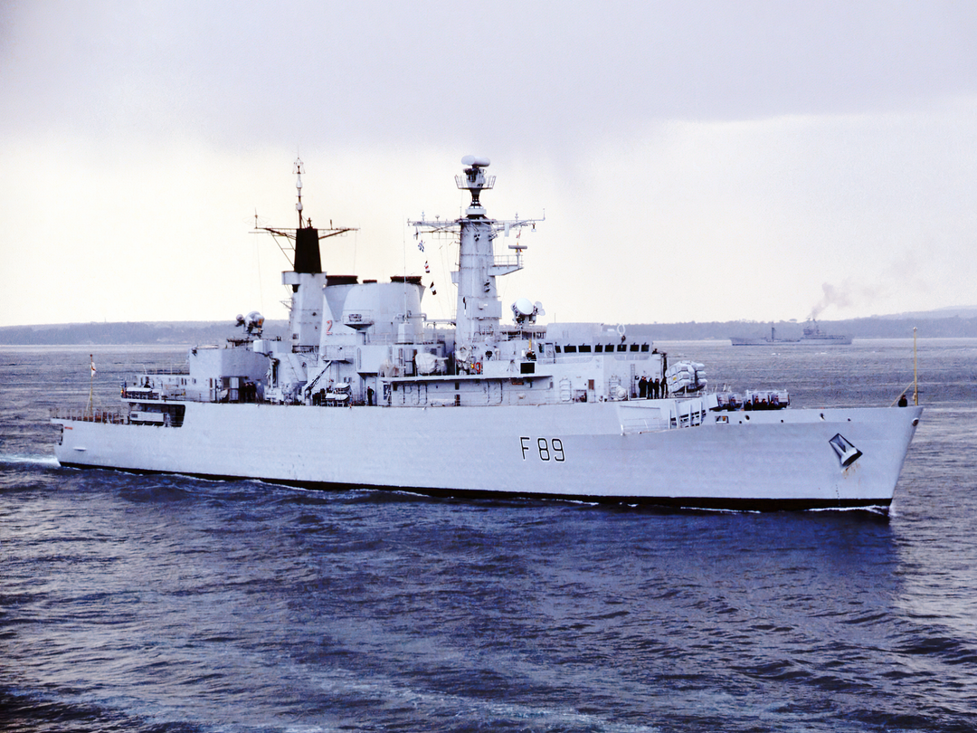HMS Battleaxe (F89) Royal Navy Type 22 Frigate Starboard Side View Photo Print Wall Art Decor Posters, Prints, & Visual Artwork Hampshire Prints 6 x 4 No Frame No