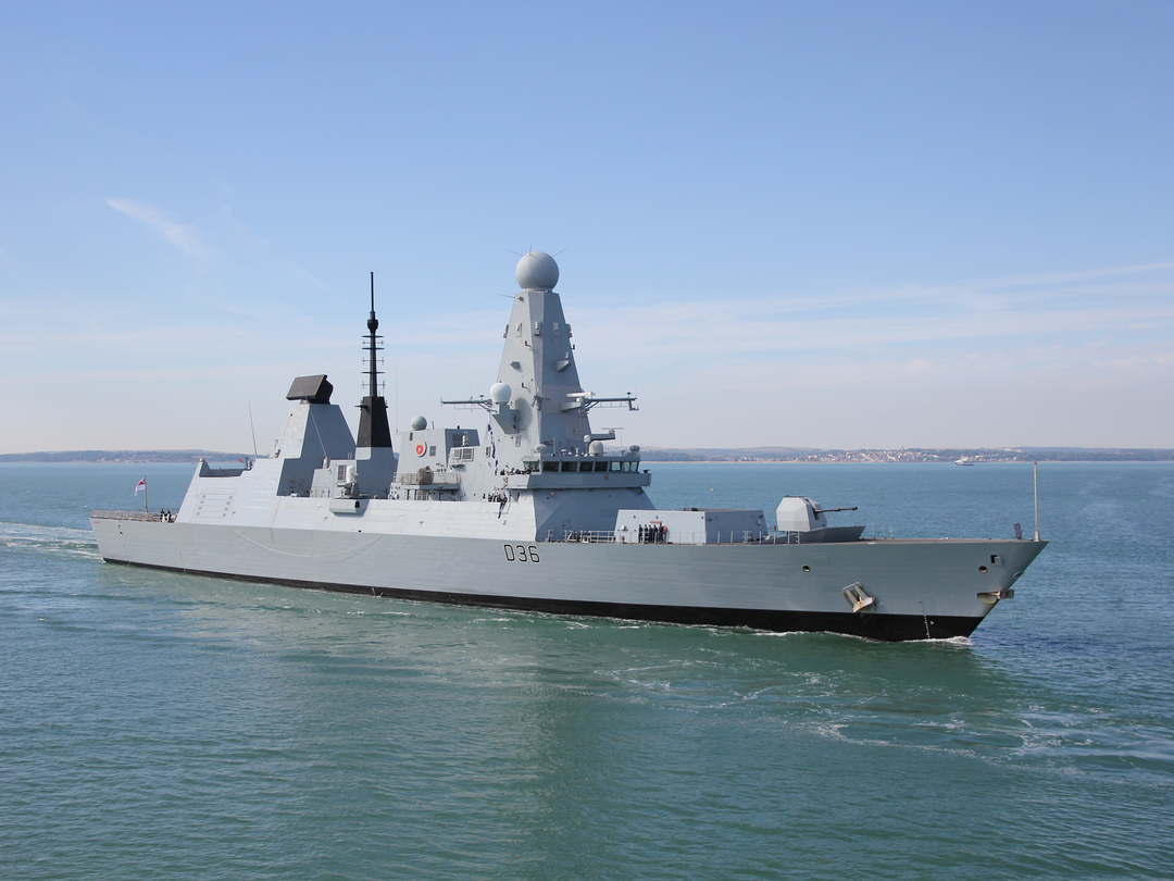 HMS Defender (D36) Royal Navy Type 45 Destroyer Entering Portsmouth Photo Print Wall Art Decor Posters, Prints, & Visual Artwork Hampshire Prints 6 x 4 No Frame No