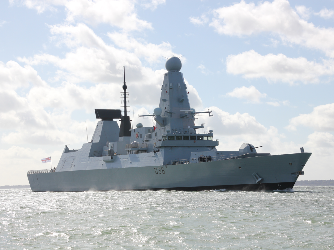 HMS Defender (D36) Royal Navy Type 45 Destroyer Low Starboard View Photo Print Wall Art Decor Posters, Prints, & Visual Artwork Hampshire Prints 6 x 4 No Frame No