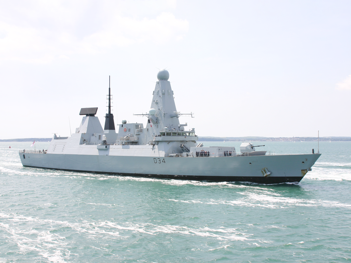 HMS Diamond (D34) Royal Navy Type 45 Destroyer Entering Portsmouth Photo Print Wall Art Decor Posters, Prints, & Visual Artwork Hampshire Prints 6 x 4 No Frame No