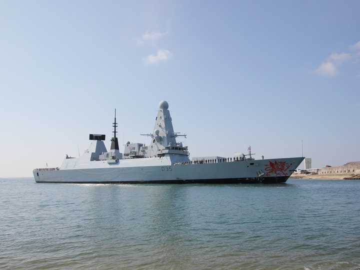 HMS Dragon (D35) Royal Navy Type 45 Destroyer Entering Portsmouth Photo Print Wall Art Decor Posters, Prints, & Visual Artwork Hampshire Prints 6 x 4 No Frame No