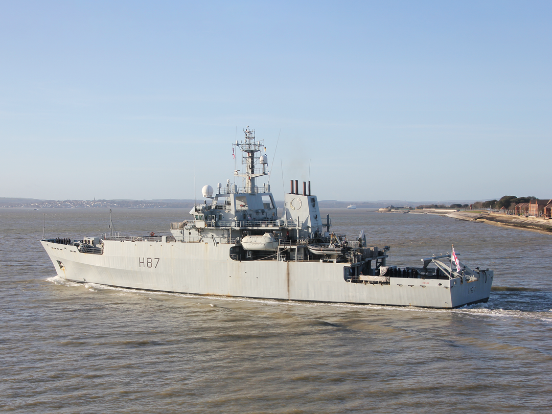 HMS Echo (H87) Royal Navy Echo Class Survey Vessel Leaving Portsmouth Photo Print Wall Art Decor Posters, Prints, & Visual Artwork Hampshire Prints 6 x 4 No Frame No
