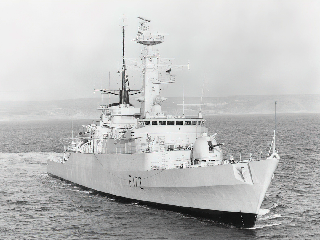 HMS Ambuscade (F172) Royal Navy Type 21 Frigate Starboard Bow View Photo Print Wall Art Decor Posters, Prints, & Visual Artwork Hampshire Prints 6 x 4 No Frame No