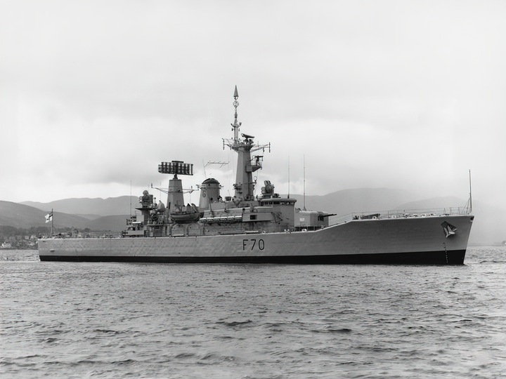HMS Apollo (F70) Royal Navy Leander Class Frigate Starboard View Photo Print Wall Art Decor Posters, Prints, & Visual Artwork Hampshire Prints 6 x 4 No Frame No