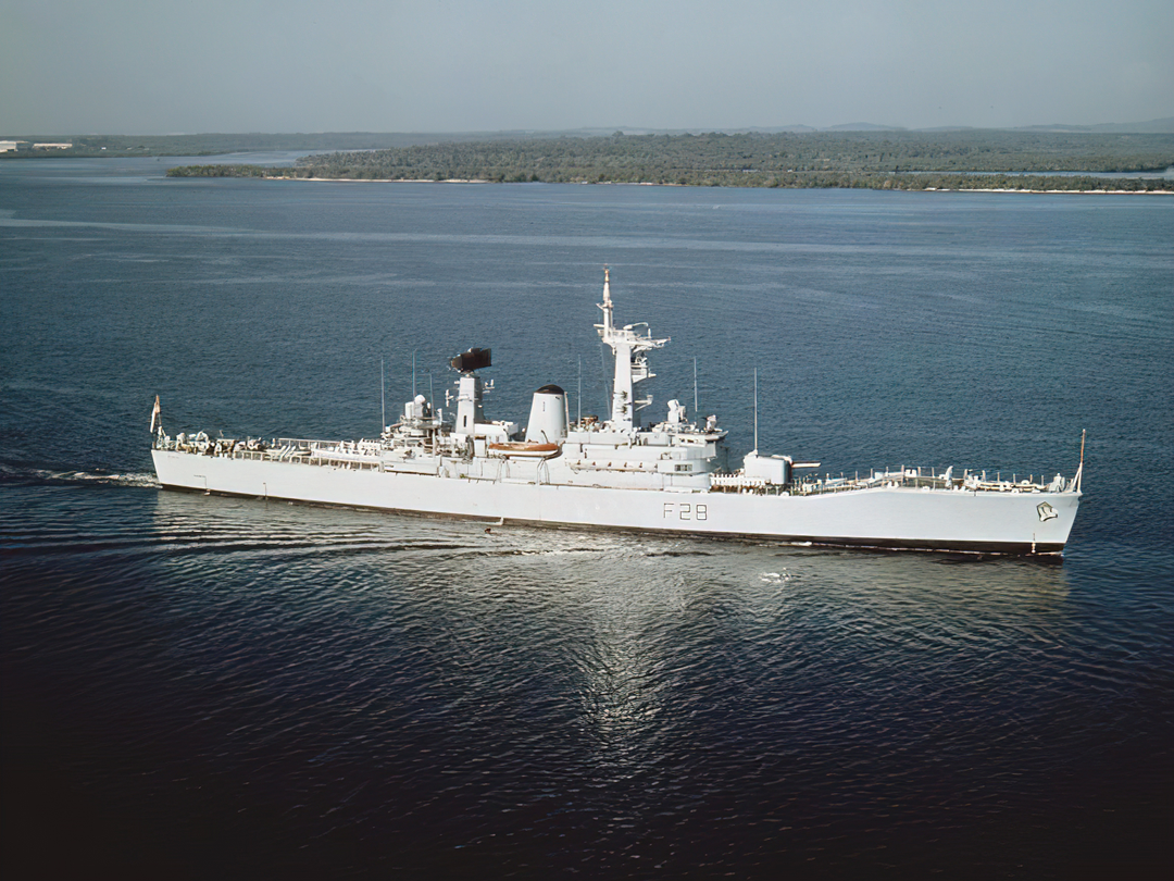 HMS Cleopatra (F28) Royal Navy Leander Class Frigate High Starboard Beam View Photo Print Wall Art Decor Posters, Prints, & Visual Artwork Hampshire Prints 6 x 4 No Frame No