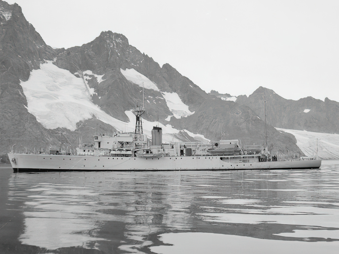 HMS Owen K640 Bay Class Frigate 1939 to 1945 Photo Print - Posters, Prints, & Visual Artwork - by Hampshire Prints (image 1 of 9)