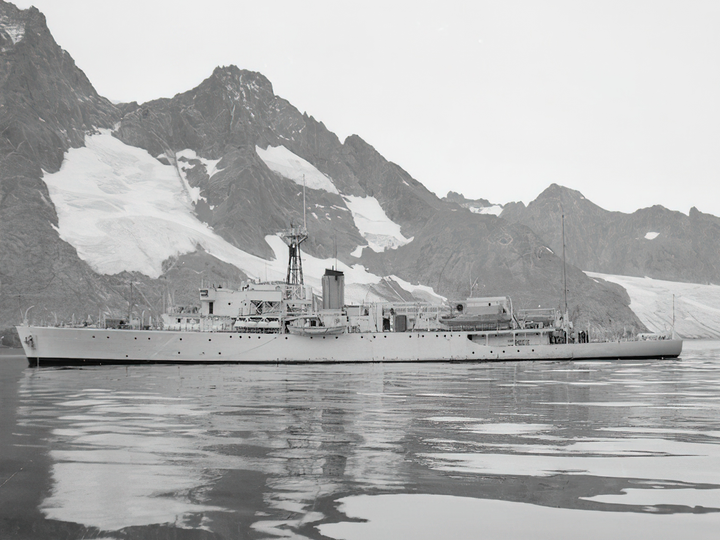 HMS Owen K640 Bay Class Frigate 1939 to 1945 Photo Print - Posters, Prints, & Visual Artwork - by Hampshire Prints (image 1 of 9)