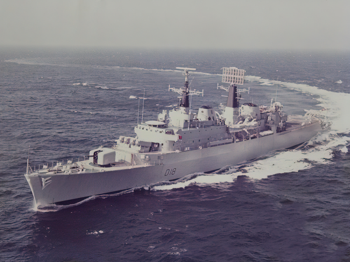 HMS Antrim (D18) Royal Navy County Class Destroyer Hard Turn Photo Print Wall Art Decor Posters, Prints, & Visual Artwork Hampshire Prints 6 x 4 No Frame No