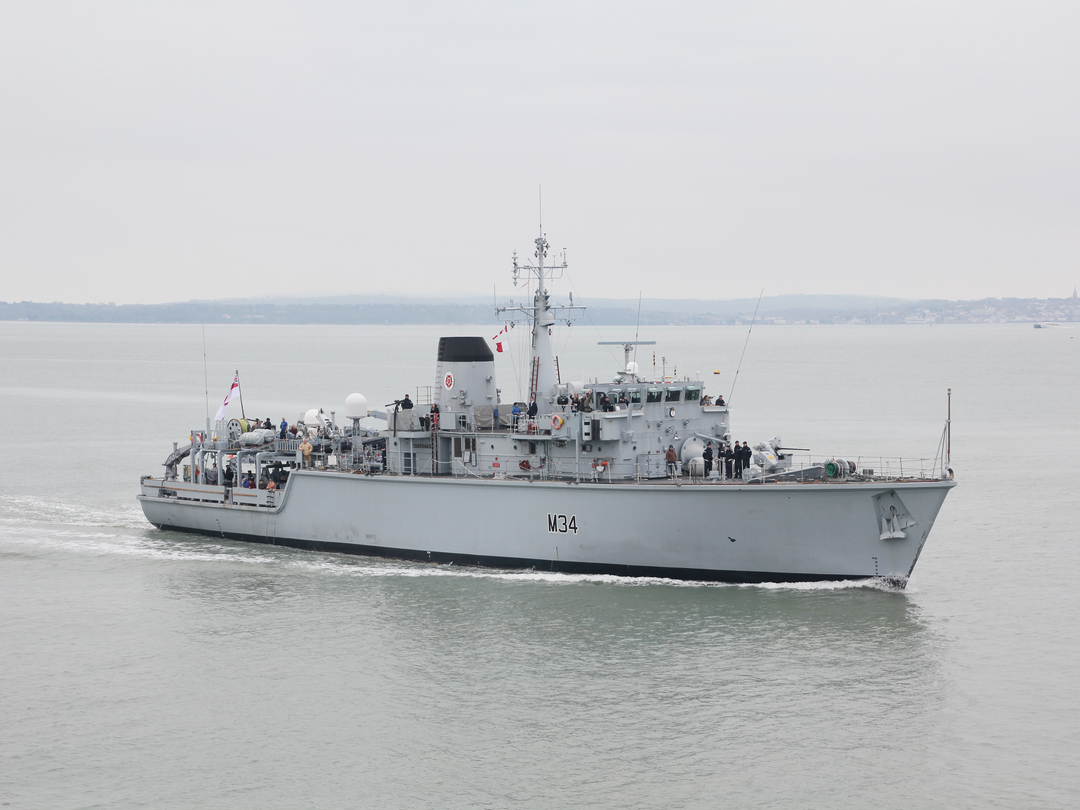 HMS Middleton M34 Hunt Class Mine Warfare Vessel Entering Harbour Photo Print - Posters, Prints, & Visual Artwork - by Hampshire Prints (image 1 of 9)