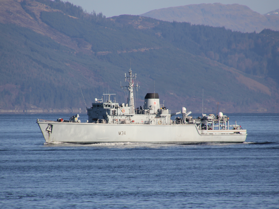 HMS Middleton M34 Hunt Class Mine Warfare Vessel Port Beam View Photo Print - Posters, Prints, & Visual Artwork - by Hampshire Prints (image 1 of 9)