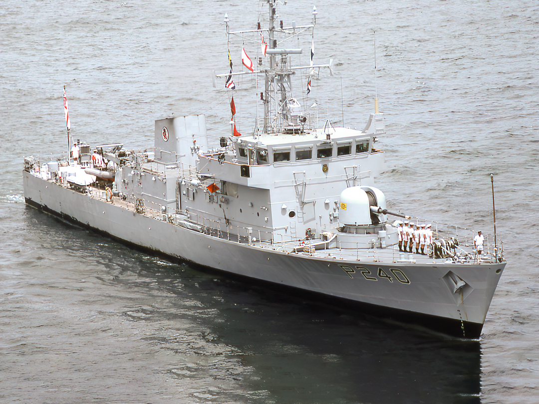 HMS Plover P240 Peacock Class Patrol Vessel July 1986 Port Side View Photo Print - Posters, Prints, & Visual Artwork - by Hampshire Prints (image 1 of 9)