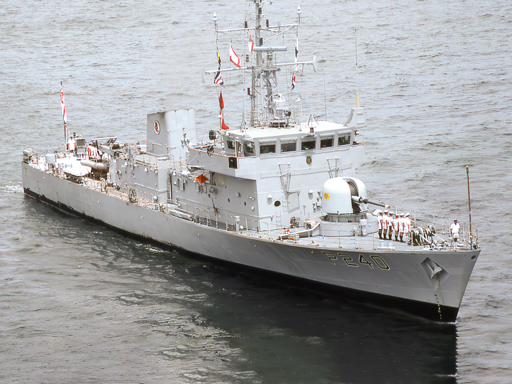 HMS Plover P240 Peacock Class Patrol Vessel July 1986 Port Side View Photo Print - Posters, Prints, & Visual Artwork - by Hampshire Prints (image 1 of 9)