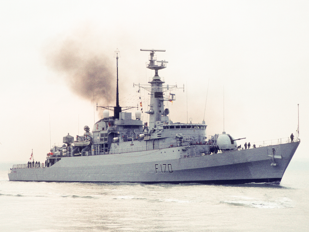 HMS Antelope (F170) Royal Navy Type 21 Frigate Starboard View in Colour Photo Print Wall Art Decor Posters, Prints, & Visual Artwork Hampshire Prints 6 x 4 No Frame No