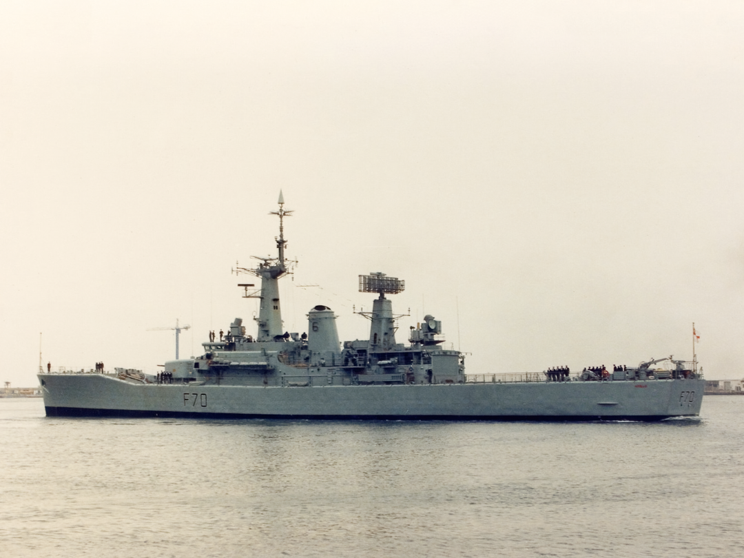 HMS Apollo (F70) Royal Navy Leander Class Frigate Leaving Harbour Photo Print Wall Art Decor Posters, Prints, & Visual Artwork Hampshire Prints 6 x 4 No Frame No