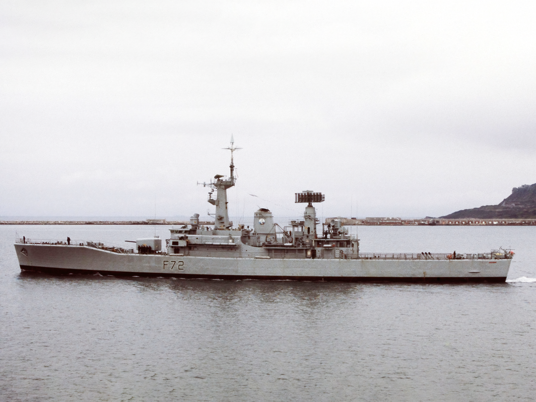 HMS Ariadne (F72) Royal Navy Leander Class Frigate Port Beam View Photo Print Wall Art Decor Posters, Prints, & Visual Artwork Hampshire Prints 6 x 4 No Frame No