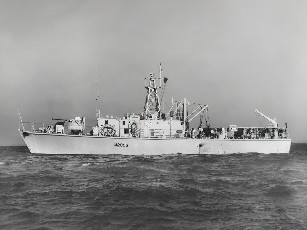 HMS Aveley (M2002) Royal Navy Ley Class Minesweeper Port Side View Photo Print Wall Art Decor Posters, Prints, & Visual Artwork Hampshire Prints 6 x 4 No Frame No
