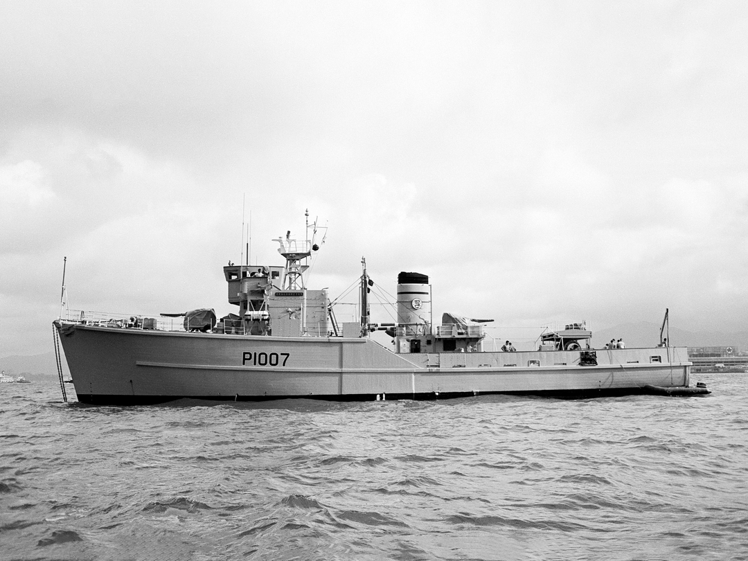 HMS Beachampton (M1007) Royal Navy Ton Class Minesweeper Port Beam View Photo Print Wall Art Decor Posters, Prints, & Visual Artwork Hampshire Prints 6 x 4 No Frame No