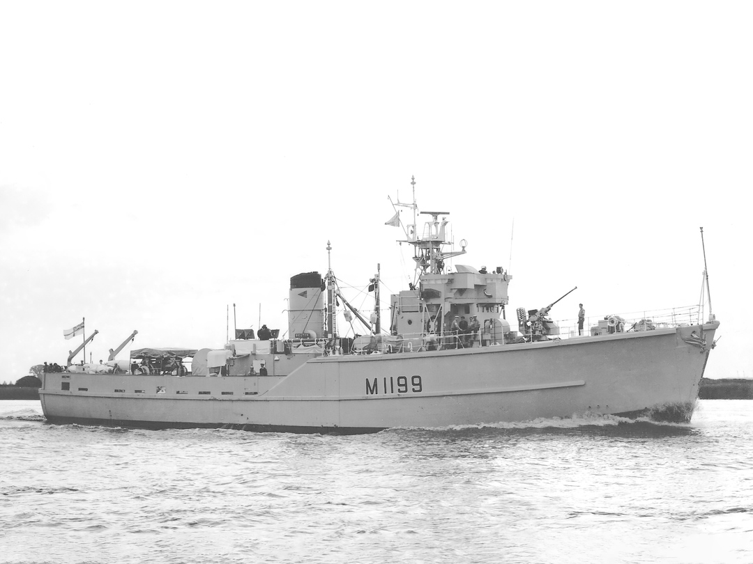 HMS Belton (M1199) Royal Navy Ton Class Minesweeper Starboard View Photo Print Wall Art Decor Posters, Prints, & Visual Artwork Hampshire Prints 6 x 4 No Frame No