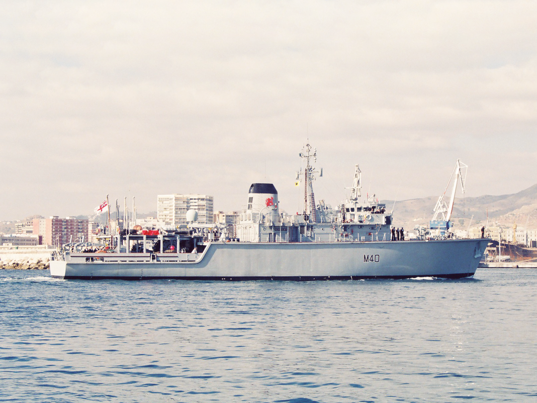 HMS Berkeley (M40) Royal Navy Hunt Class Mine Warfare Vessel Starboard View Photo Print Wall Art Decor Posters, Prints, & Visual Artwork Hampshire Prints 6 x 4 No Frame No
