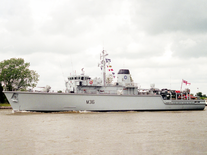 HMS Bicester (M36) Royal Navy Hunt Class Mine Warfare Vessel Port View Photo Print Wall Art Decor Posters, Prints, & Visual Artwork Hampshire Prints 6 x 4 No Frame No