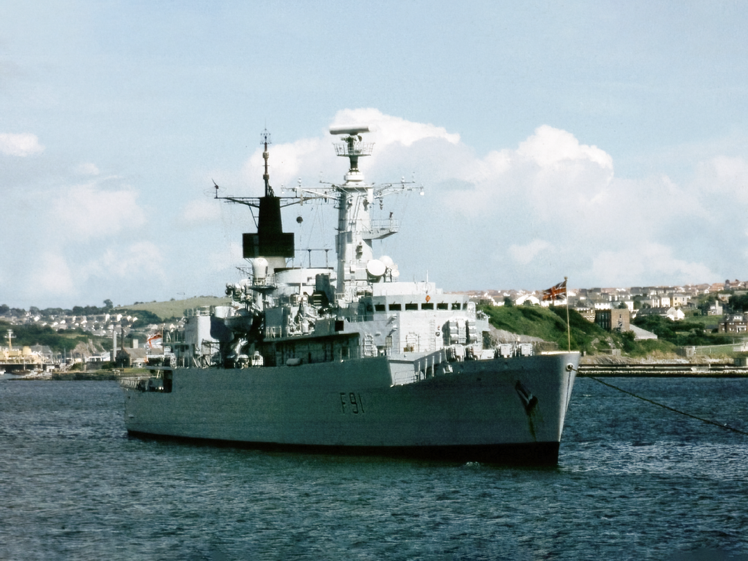 HMS Brazen (F91) Royal Navy Type 22 Frigate At A Buoy Photo Print Wall Art Decor Posters, Prints, & Visual Artwork Hampshire Prints 6 x 4 No Frame No