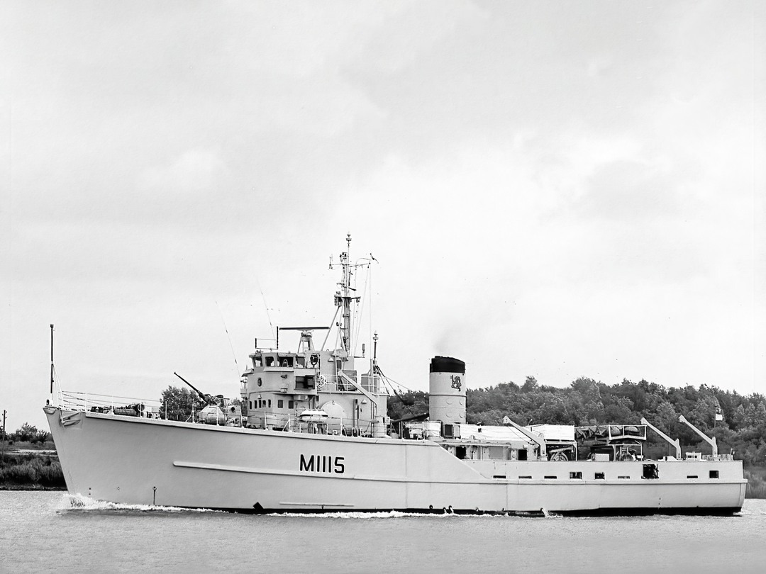 HMS Bronington (M1115) Royal Navy Ton Class Minesweeper Port Beam View Photo Print Wall Art Decor Posters, Prints, & Visual Artwork Hampshire Prints 6 x 4 No Frame No