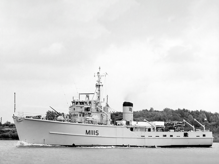 HMS Bronington (M1115) Royal Navy Ton Class Minesweeper Port Beam View Photo Print Wall Art Decor Posters, Prints, & Visual Artwork Hampshire Prints 6 x 4 No Frame No