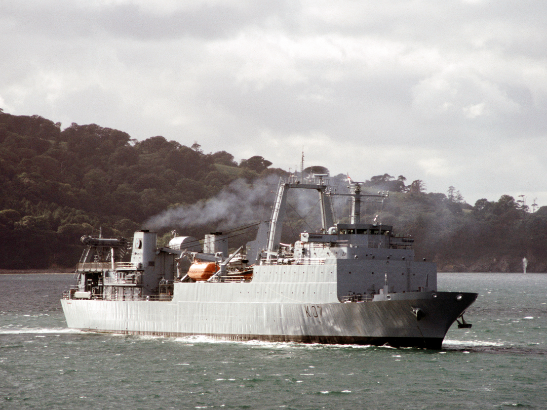HMS Challenger (K07) Royal Navy Diving Support Vessel Starboard View Photo Print Wall Art Decor Posters, Prints, & Visual Artwork Hampshire Prints 6 x 4 No Frame No