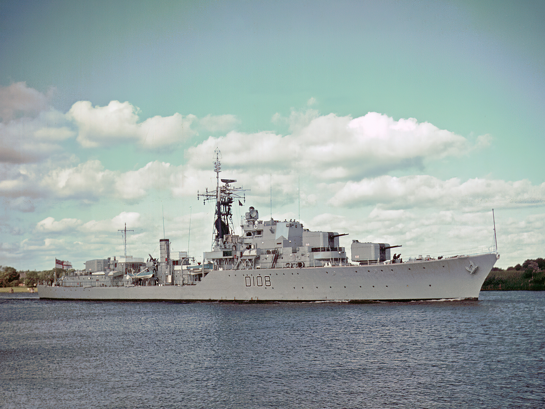 HMS Dainty (D108) Royal Navy Daring Class Destroyer Low Starboard View Photo Print Wall Art Decor Posters, Prints, & Visual Artwork Hampshire Prints 6 x 4 No Frame No