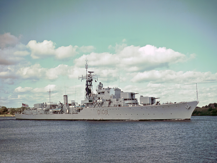 HMS Dainty (D108) Royal Navy Daring Class Destroyer Low Starboard View Photo Print Wall Art Decor Posters, Prints, & Visual Artwork Hampshire Prints 6 x 4 No Frame No
