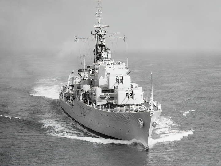 HMS Dainty (D108) Royal Navy Daring Class Destroyer Starboard Bow View Photo Print Wall Art Decor Posters, Prints, & Visual Artwork Hampshire Prints 6 x 4 No Frame No