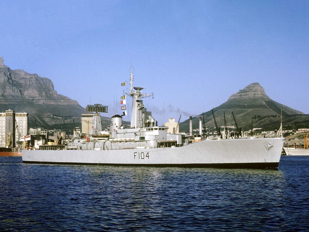 HMS Dido (F104) Royal Navy Leander Class Frigate Leaving Harbour Photo Print Wall Art Decor Posters, Prints, & Visual Artwork Hampshire Prints 6 x 4 No Frame No