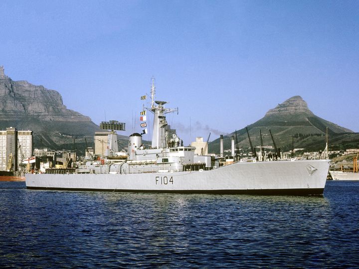 HMS Dido (F104) Royal Navy Leander Class Frigate Leaving Harbour Photo Print Wall Art Decor Posters, Prints, & Visual Artwork Hampshire Prints 6 x 4 No Frame No