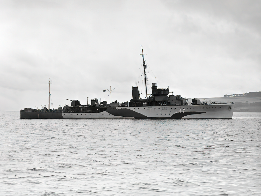 HMS Fleetwood (U47) Royal Navy Grimsby Class Sloop Starboard View Photo Print Wall Art Decor - Posters, Prints, & Visual Artwork - by Hampshire Prints (image 1 of 9)