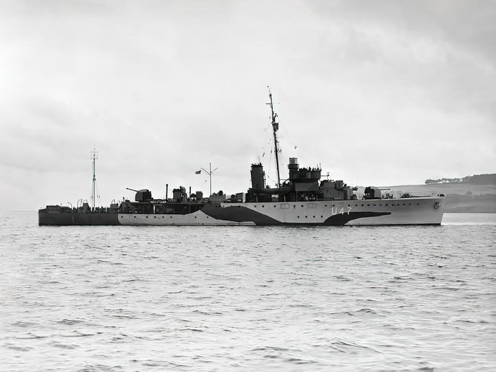 HMS Fleetwood (U47) Royal Navy Grimsby Class Sloop Starboard View Photo Print Wall Art Decor - Posters, Prints, & Visual Artwork - by Hampshire Prints (image 1 of 9)