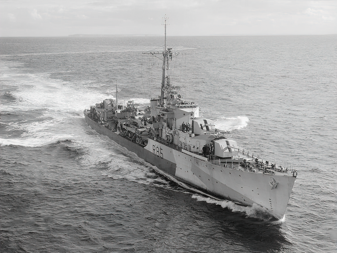 HMS Cambrian (R85) Royal Navy C Class Destroyer High Starboard Bow View Photo Print Wall Art Decor Posters, Prints, & Visual Artwork Hampshire Prints 6 x 4 No Frame No