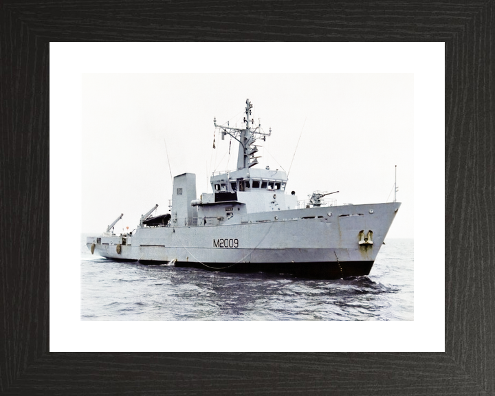HMS Itchen M2009 River Class Minesweeper 1989 Photo Print - Posters, Prints, & Visual Artwork - by Hampshire Prints (image 2 of 9)